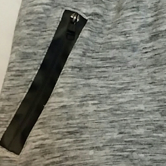 Foot Locker Mens 2XL Shorts Gray Heathered Knit Faux Leather Trim - Picture 3 of 5